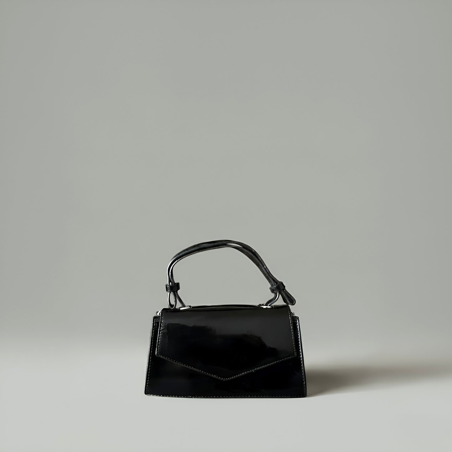 CHERRY - Mini sac bandoulière en cuir brillant et chic - Rouge cerise et noir