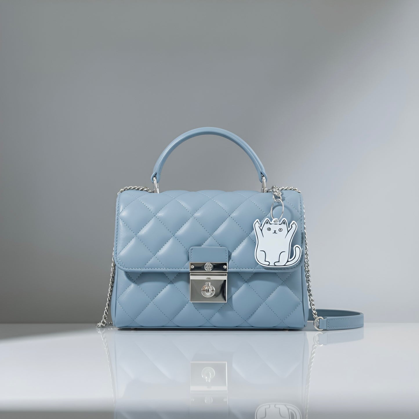 Bijou de sac Sassy Cat – Geste du majeur avec un style mignon