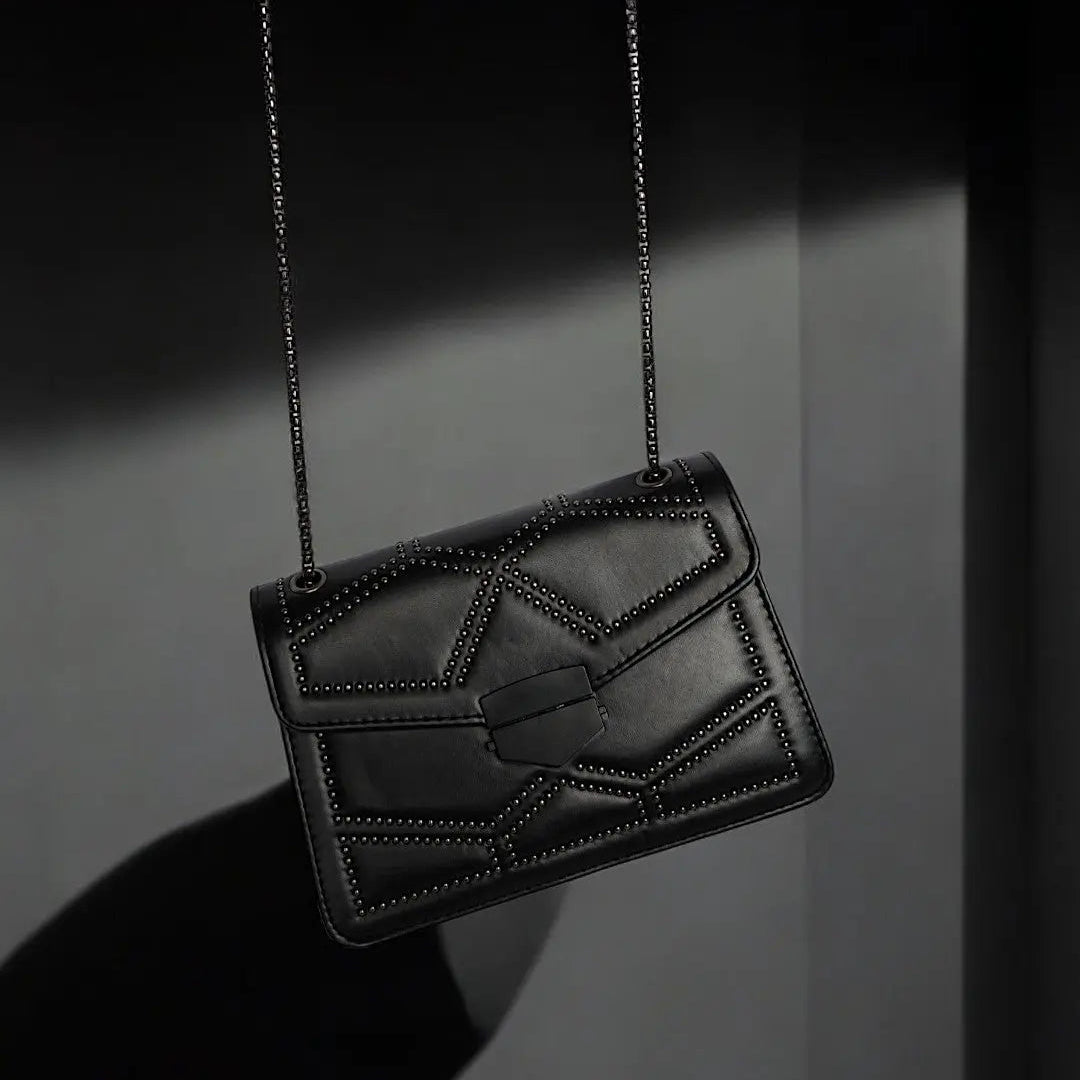 Elegant Aura Crossbody Bag – Chic Chain Strap & Luxurious Leather | Rotta rotta.ca