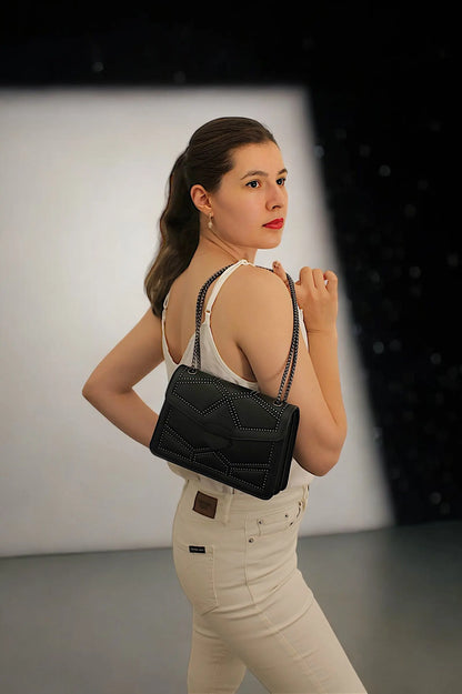 Elegant Aura Crossbody Bag – Chic Chain Strap & Luxurious Leather | Rotta rotta.ca