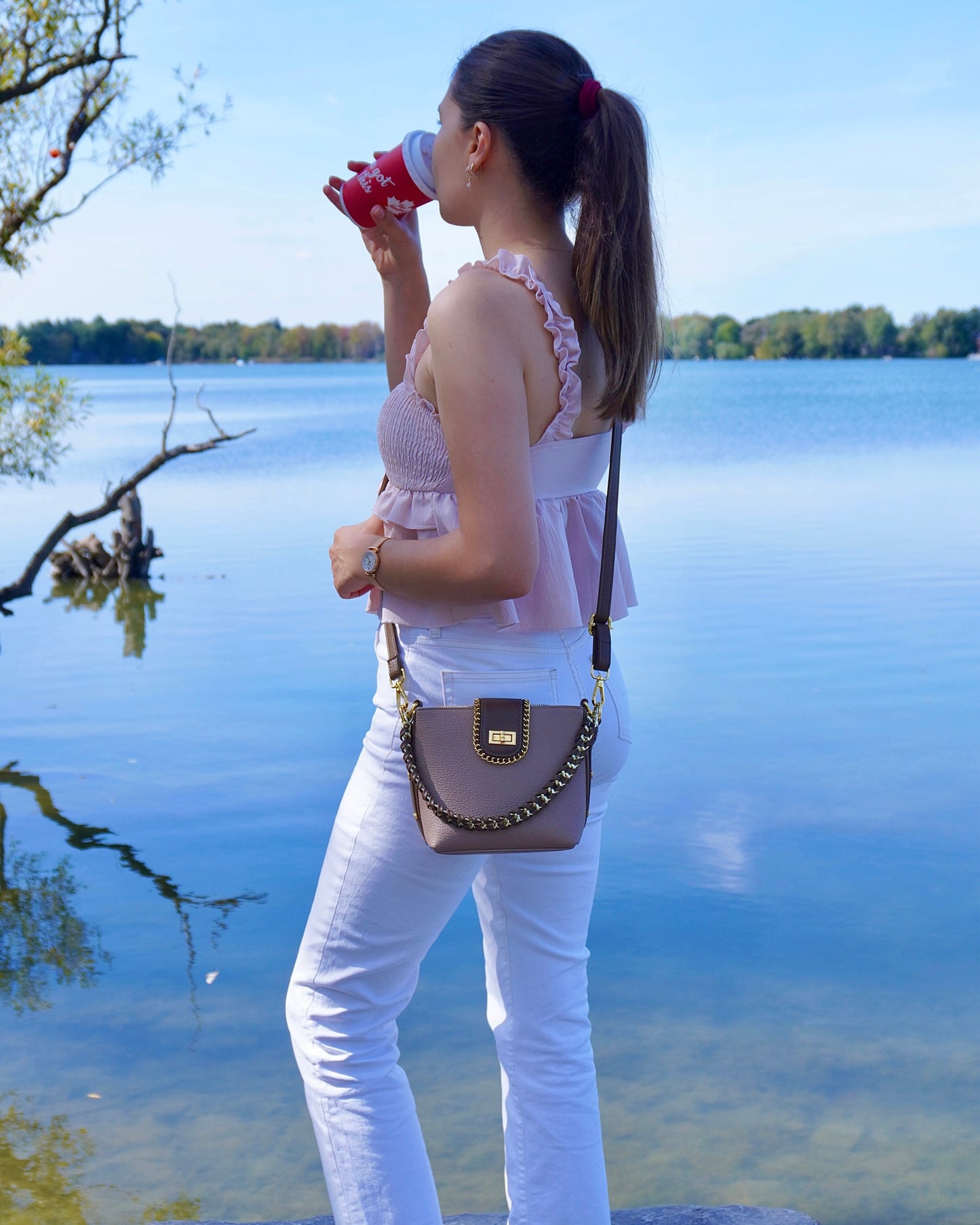 Sac à bandoulière à longue bandoulière avec chaîne détaillée pour femme (sac à main Cosmo par Rotta)