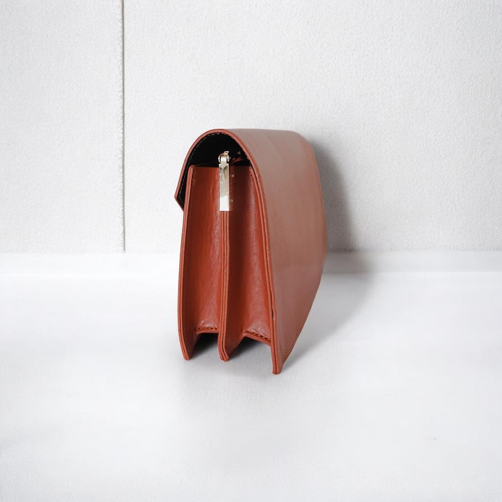 SOHO - Elegant Leather Envelope Crossbody Bag – Classic Black & Terracotta Brown