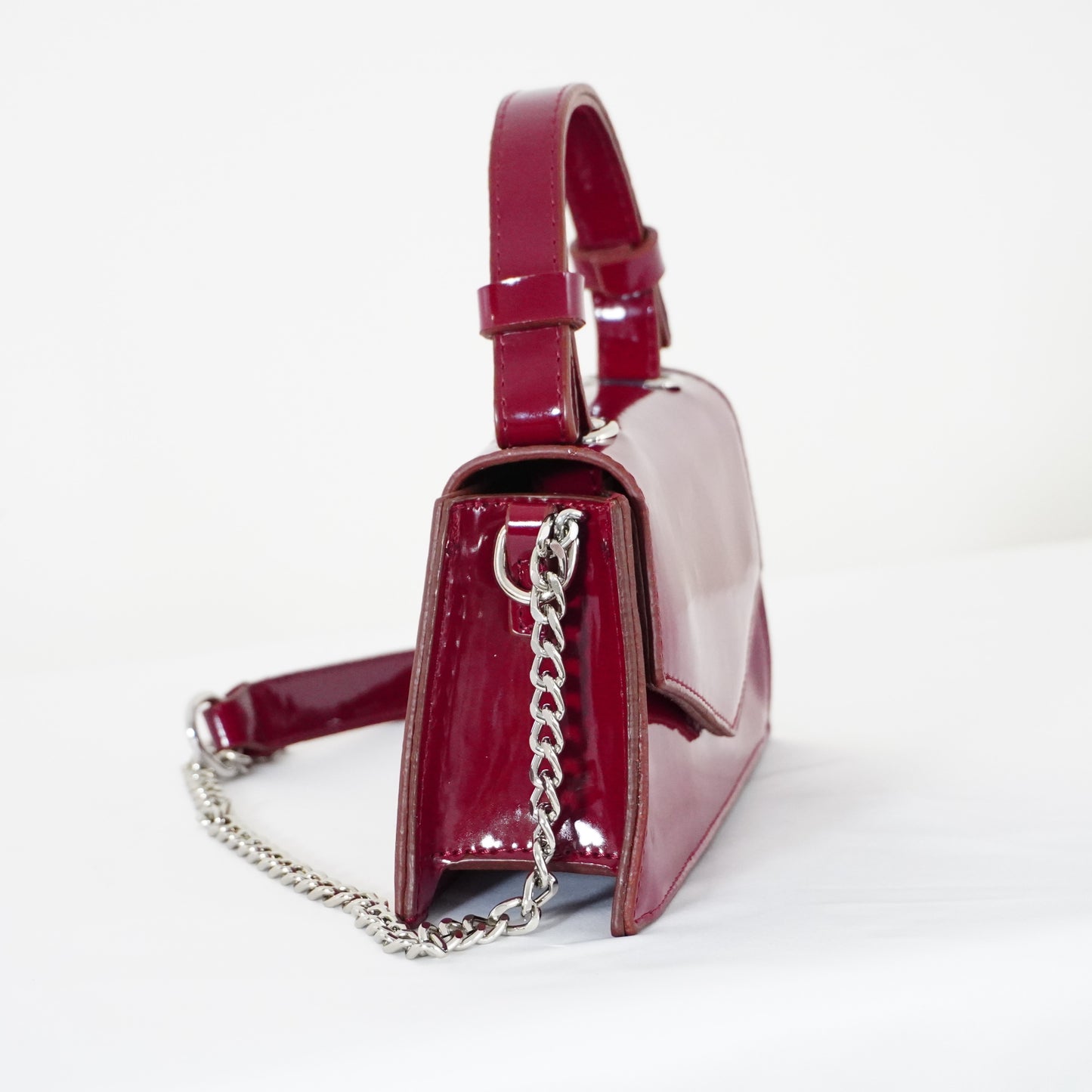 CHERRY - Mini sac bandoulière en cuir brillant et chic - Rouge cerise et noir