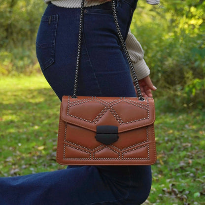 Elegant Aura Crossbody Bag – Chic Chain Strap & Luxurious Leather | Rotta rotta.ca