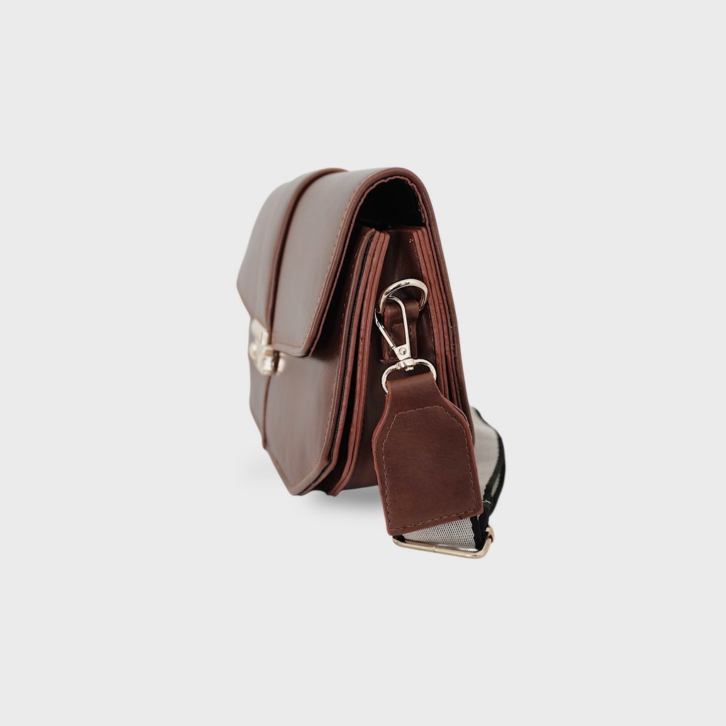 MIRA - Versatile Leather Crossbody Bag with Adjustable Strap and Multiple Compartments