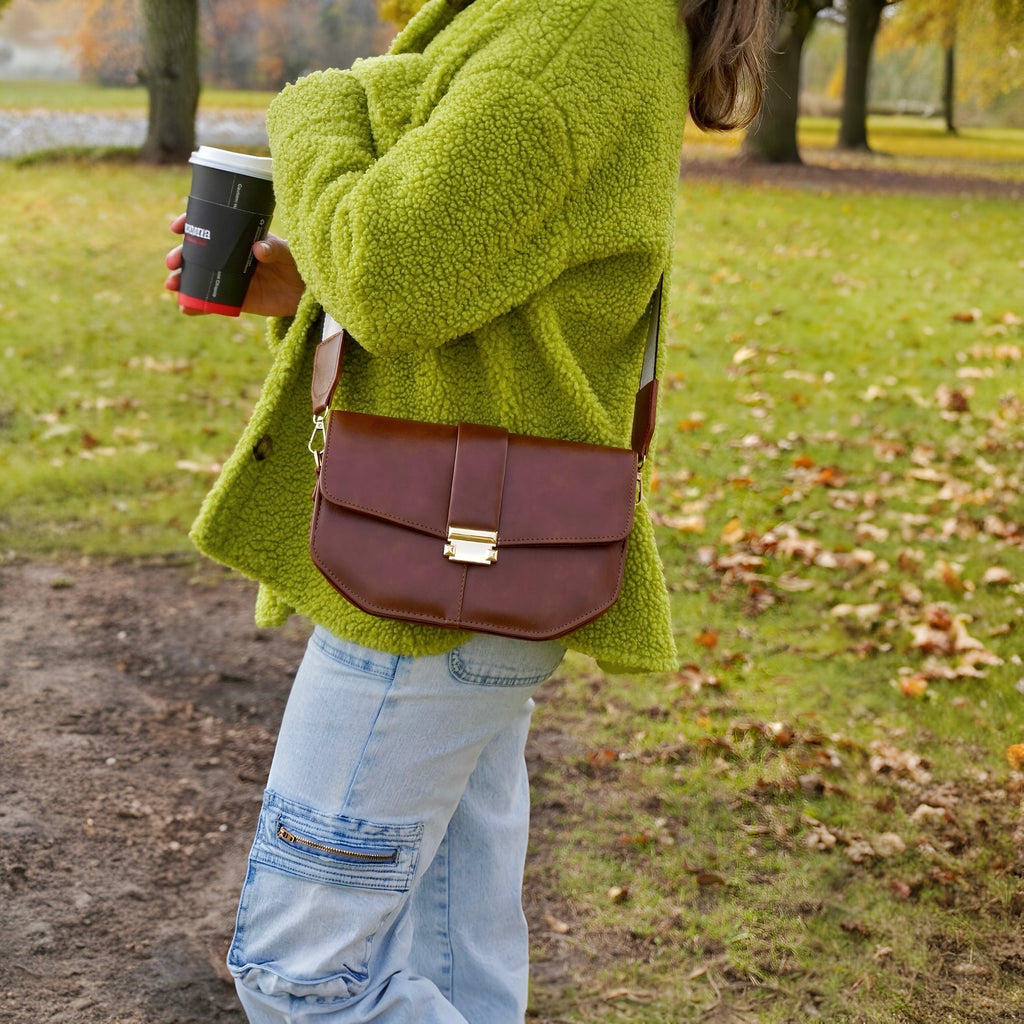 MIRA - Versatile Leather Crossbody Bag with Adjustable Strap and Multiple Compartments