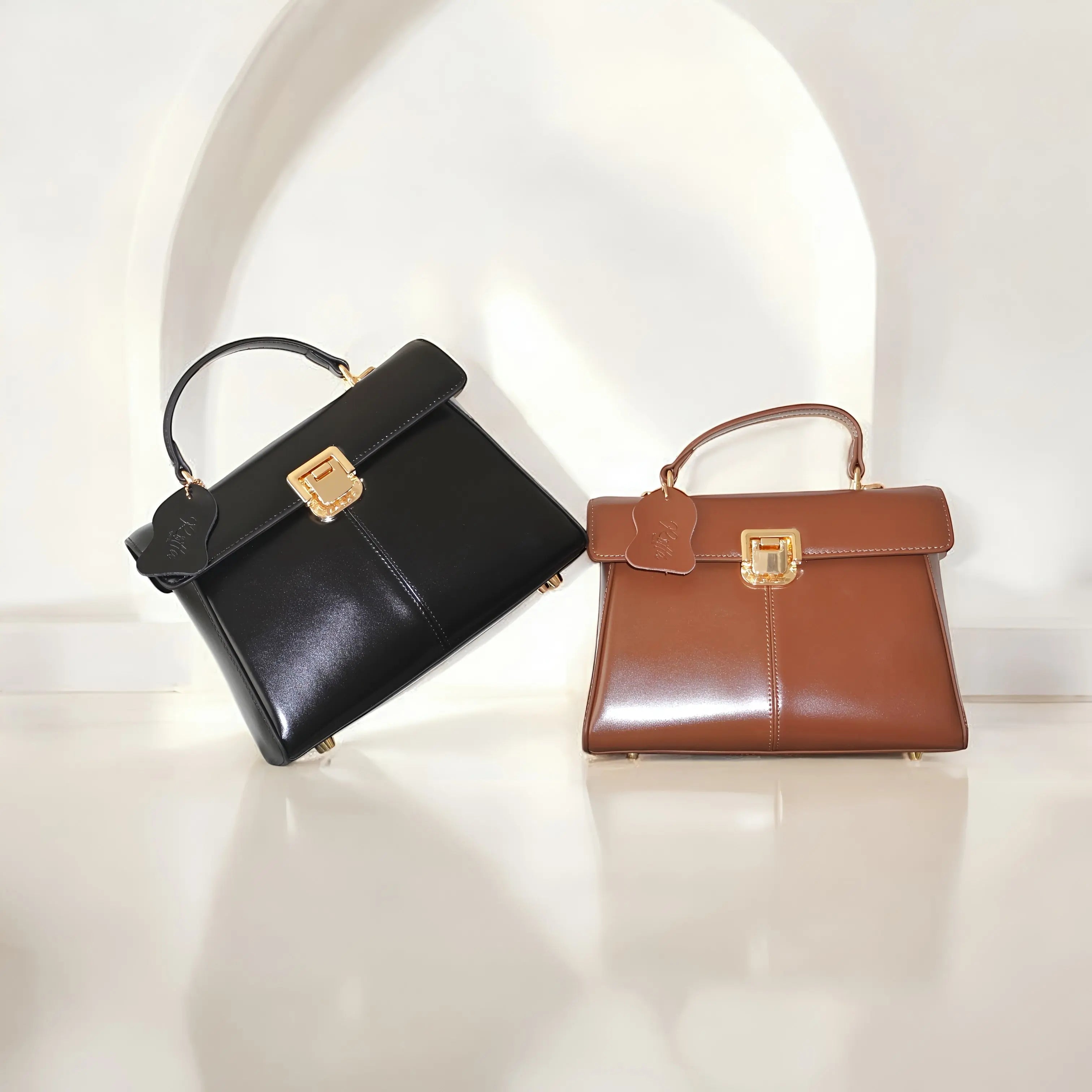 Lumis crossbody bag in genuine cow leather, designed for elegance and luxury.